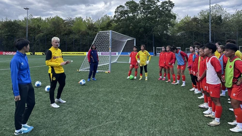 U17 Việt Nam tập luyện cùng HLV Borussia Dortmund