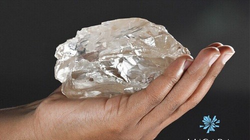 Cuộc chiến kim cương: Khi hàng thật lép vế