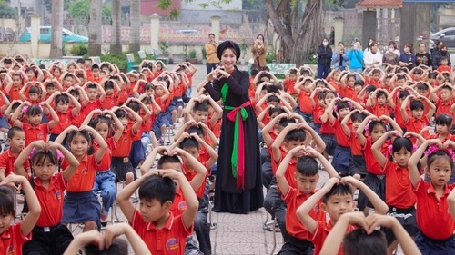 Bốn nhóm chuyên gia, nghệ sĩ, huấn luyện viên, vận động viên ưu tiên mời giảng dạy trong nhà trường