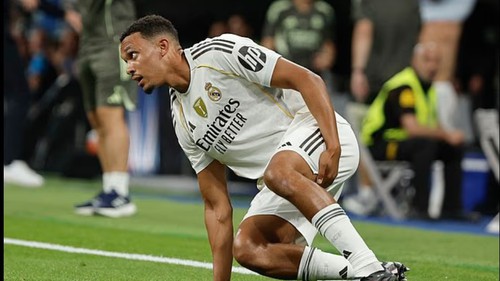 Hậu vệ hay nhất nước Anh phải rời sân chỉ sau 3 phút ra mắt ở Champions League