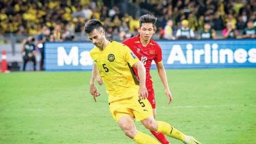 Sao nhập tịch Malaysia từng thắng ĐT Việt Nam vừa mắc sai lầm khó tin trong trận thua đội bóng Đông Nam Á