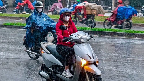 Thời tiết đêm 17/9: Mưa dông trên cả nước