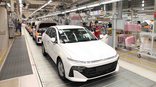 Thị trường ô tô Việt Nam 2025: Doanh số lao dốc, dự báo cả năm khó đạt kỳ vọng