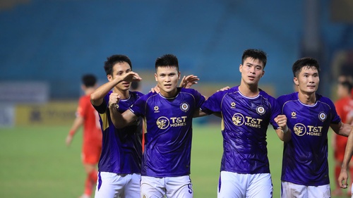 2 tuyển thủ Việt Nam ghi bàn ở derby thủ đô, HLV Kim Sang Sik nhận tin vui trước trận đấu quan trọng