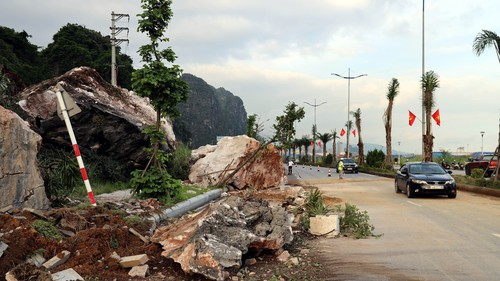 Ứng phó bão số 9: Cục Đường bộ yêu cầu xử lý ngay các vị trí sạt lở lớn gây ách tắc giao thông