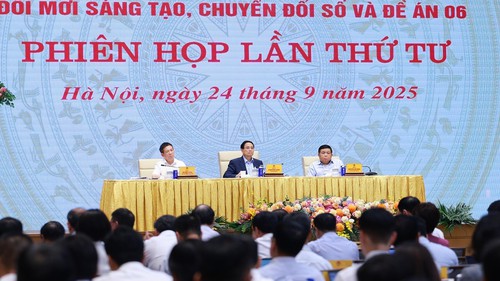 Thủ tướng Phạm Minh Chính: Đi từng ngõ, gõ từng nhà, rà từng người để chuyển đổi số