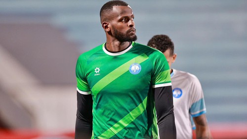 HLV Vũ Hồng Việt khen ngợi thủ môn cao 1m98 của Nam Định