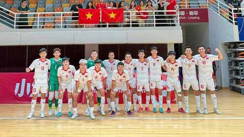 Đội tuyển Futsal Việt Nam nhận thưởng 'nóng', mang niềm vui chiến thắng về nước