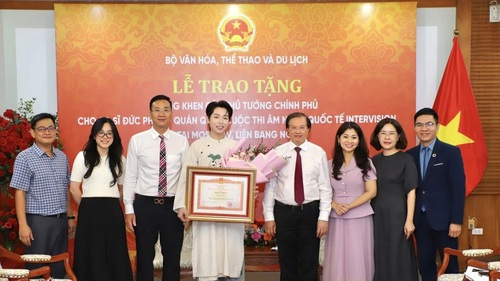 Đức Phúc nhận Bằng khen của Thủ tướng Chính phủ