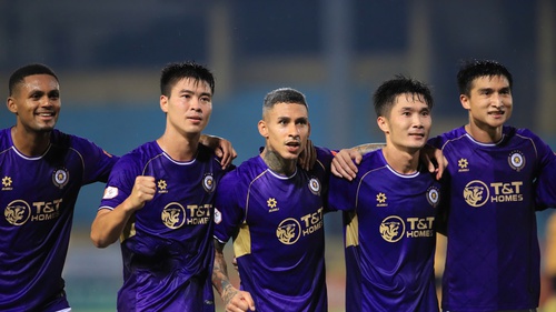 Cựu vương V-League ngược dòng đầy bản lĩnh với 2 bàn trong 10 phút, giành chiến thắng đầu tiên ở mùa này