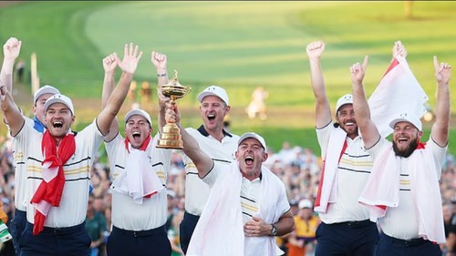 Đội châu Âu vô địch giải golf Ryder Cup trong ngày Chủ Nhật nghẹt thở trước đội Mỹ