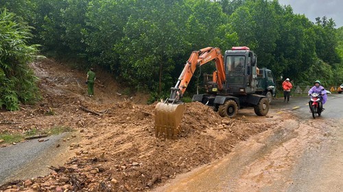 Bão số 10: Đà Nẵng tìm cách liên lạc với hàng trăm người dân trong rừng