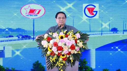 Thủ tướng Phạm Minh Chính: Cầu Phong Châu mới là nhịp cầu hàn gắn vết thương và nhen lên niềm tin, hạnh phúc