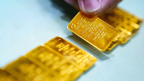 Đồng USD yếu đẩy giá vàng lên chạm mức cao kỷ lục