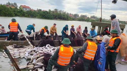 Thủ tướng yêu cầu khẩn trương khắc phục hậu quả bão số 10 và mưa lũ