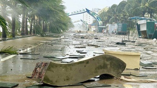 Thủ tướng Chính phủ yêu cầu khẩn trương hỗ trợ nhân dân khắc phục hậu quả bão số 10 và mưa lũ