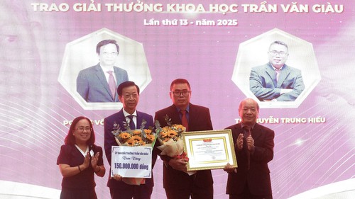 Trao Giải thưởng khoa học Trần Văn Giàu cho 2 giảng viên Trường Đại học An Giang