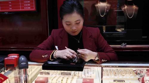 Giá vàng miếng niêm yết ở mức 137,3 triệu đồng/lượng