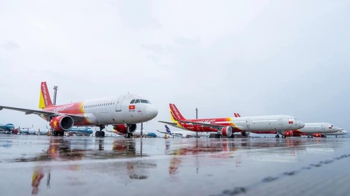 Ảnh hưởng bão số 10: Nhiều chuyến bay phải đổi hướng hạ cánh