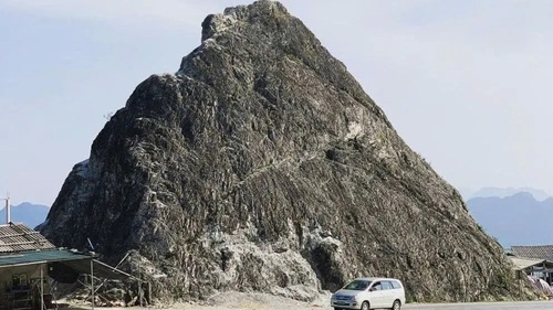 Trèo núi chụp ảnh khi trời mưa, nam thanh niên trượt chân ngã tử vong 