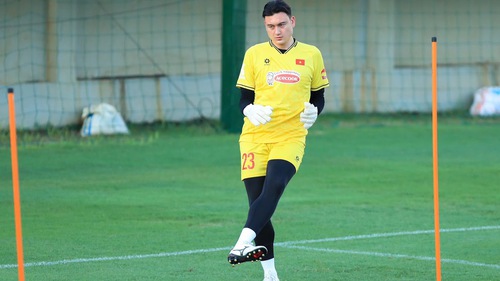 Đặng Văn Lâm thay Nguyễn Filip, HLV Kim Sang Sik dùng đội hình trẻ đấu Nepal