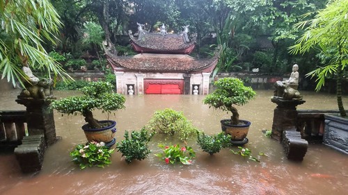 Việt Phủ Thành Chương ngập trong biển nước khiến nhiều người lo lắng