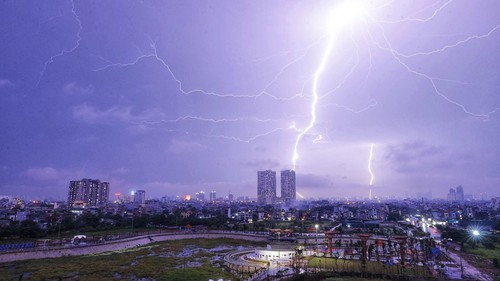 Lý giải nguyên nhân sét đánh liên hồi ở Hà Nội