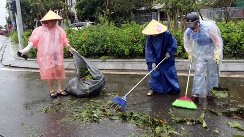 Cách xử lý môi trường sau bão, lụt 