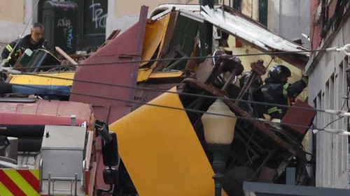 Tai nạn tàu điện du lịch ở Bồ Đào Nha, hơn 30 người thương vong