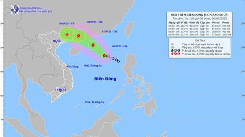 Vùng gần tâm bão mạnh cấp 8, giật cấp 10