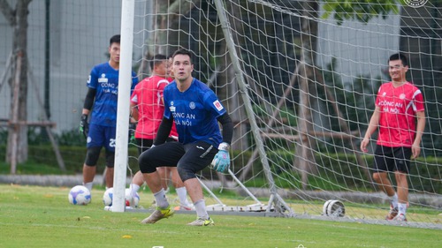 Đội tuyển Việt Nam nhọc nhằn đánh bại CLB Công an Hà Nội