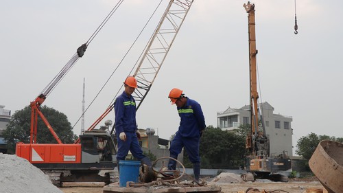 Ngày đầu năm mới rộn ràng trên các công trường trọng điểm