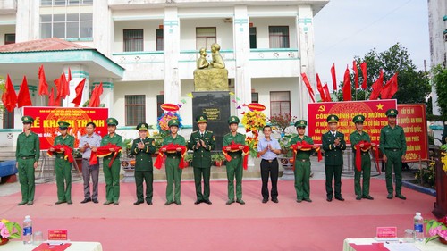 Khánh thành tượng đài “Bác Hồ với chiến sĩ Biên phòng” ở Cà Mau