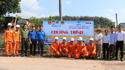 TTXVN phối hợp thực hiện chương trình “Thắp sáng đường quê” tại Đồng Phú