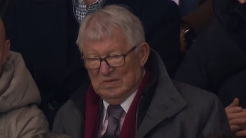 MU đi vào lịch sử… theo cách không mong muốn, đến  Sir Alex Ferguson ngồi khán đài còn ngán ngẩm