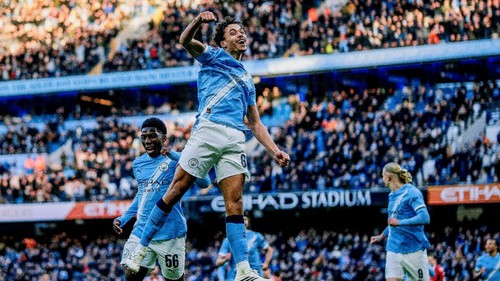 Ai bảo Pep Guardiola hết thời?