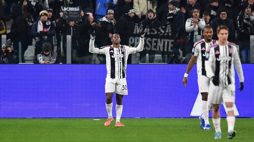 Juventus thắng 5 sao để tiếp tục mơ về Scudetto