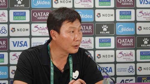 HLV Kim Sang Sik: 'U23 Việt Nam muốn viết tiếp kỳ tích tại tứ kết'