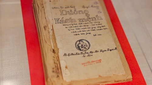 Triển lãm tư liệu chào mừng Đại hội XIV của Đảng 