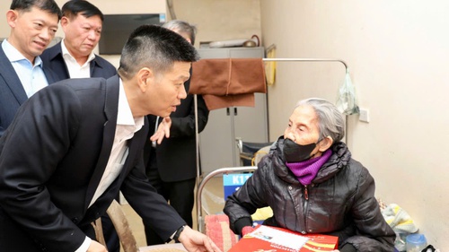 Tết sớm với người bệnh phong ở Quỳnh Lập