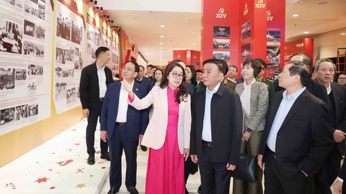 Tiến tới Đại hội XIV của Đảng: Trưng bày ảnh "Dưới cờ Đảng - Đất nước tiến vào kỷ nguyên mới"