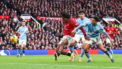 Bị từ chối 3 bàn thắng, MU của HLV Carrick vẫn thắng Man City 2-0 khi Haaland bị vô hiệu hóa