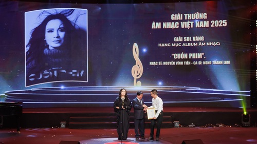 NSND Thanh Lam, ca sĩ Hồng Nhung, nhạc sĩ Giáng Son được trao giải Sol Vàng