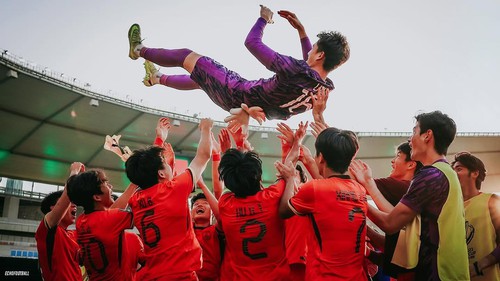 Ngôi sao số 1 của tuyển trẻ Trung Quốc thừa nhận sức mạnh của U23 Việt Nam, tiết lộ chiêu 'tâm lý' với chai nước