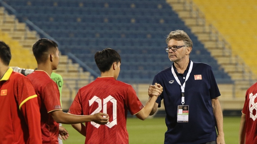HLV Troussier nói thẳng về trận U23 Việt Nam gặp Trung Quốc, nhận xét về chiến thuật của thầy trò HLV Kim