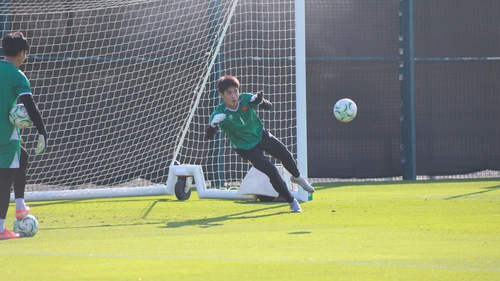 Tin nóng bóng đá Việt hôm nay 20/1: Trung Kiên tập cản phá 11m; AFC nhận định U23 Việt Nam gây ấn tượng