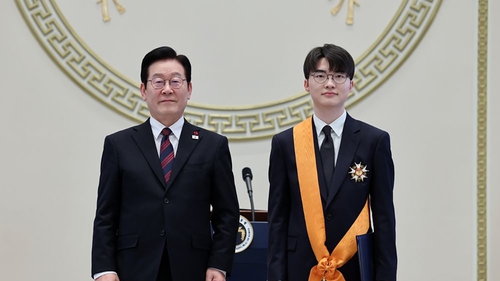 Game thủ Faker nhận Huân chương cao quý từ Tổng thống Hàn Quốc, sánh ngang Son Heung-Min
