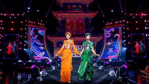 Cao Minh Tiến đưa di sản Tràng An lên sân khấu thời trang qua BST "Bồng bềnh"