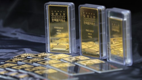 Vàng và bạc cùng tăng giá trong phiên khởi đầu năm 2026