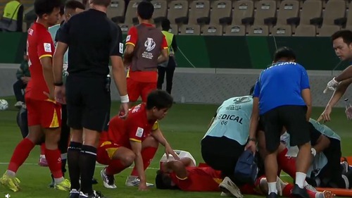 Hậu vệ trụ cột rời sân bằng cáng, U23 Việt Nam tổn thất lớn ở bán kết U23 châu Á